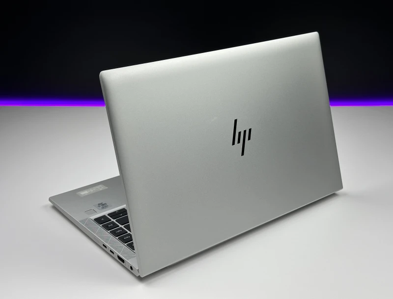 HP EliteBook 840 G7 z i5-10310U i ekranem FHD – smukły, biznesowy laptop stworzony do codziennej pracy w biurze, w podróży i w trybie zdalnym.
