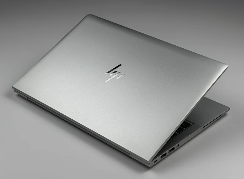 HP EliteBook 840 G7 z i5-10310U i ekranem FHD – smukły, biznesowy laptop stworzony do codziennej pracy w biurze, w podróży i w trybie zdalnym.