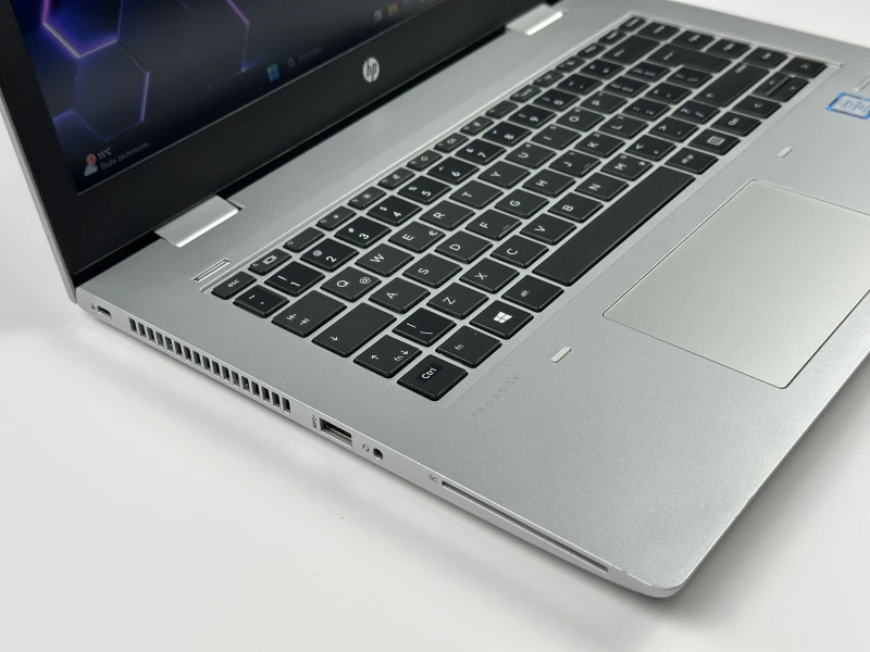 HP ProBook 640 G4 z i5-8350U, ekranem 14" FHD i Windows 11 Pro. Solidny laptop biznesowy z grafiką Intel UHD Graphics 620.