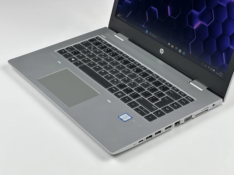 HP ProBook 640 G4 z i5-8350U, ekranem 14" FHD i Windows 11 Pro. Solidny laptop biznesowy z grafiką Intel UHD Graphics 620.