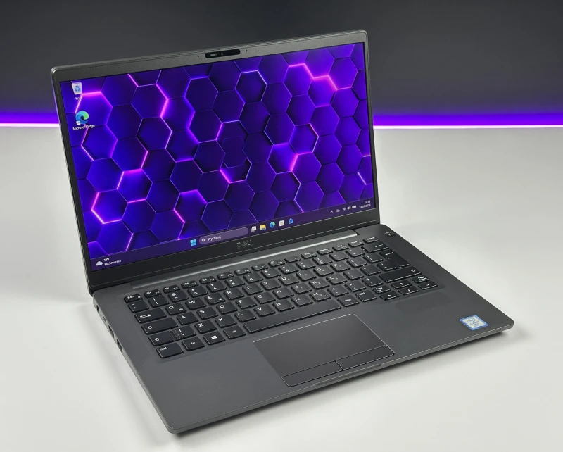 Dell Latitude 7400 - procesor i5-8365U, ekran 14" FHD. Biznesowy ultrabook z lekką obudową Carbon – idealny do pracy mobilnej i biura.