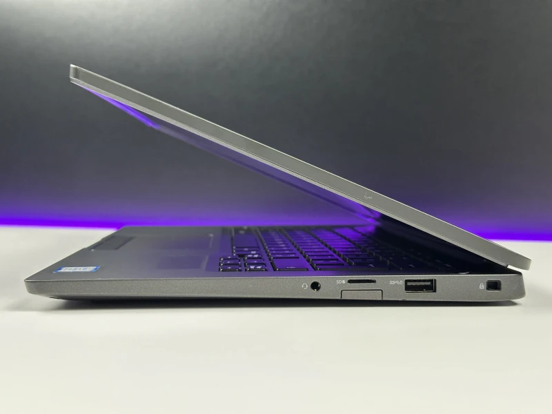 Dell Latitude 7400 - procesor i5-8365U, ekran 14" FHD. Biznesowy ultrabook z lekką obudową Carbon – idealny do pracy mobilnej i biura.