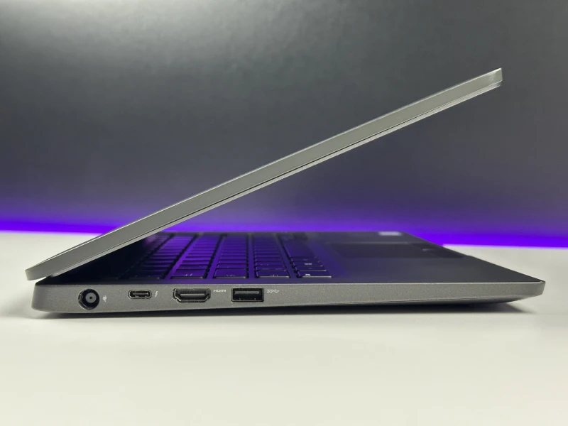 Dell Latitude 7400 - procesor i5-8365U, ekran 14" FHD. Biznesowy ultrabook z lekką obudową Carbon – idealny do pracy mobilnej i biura.