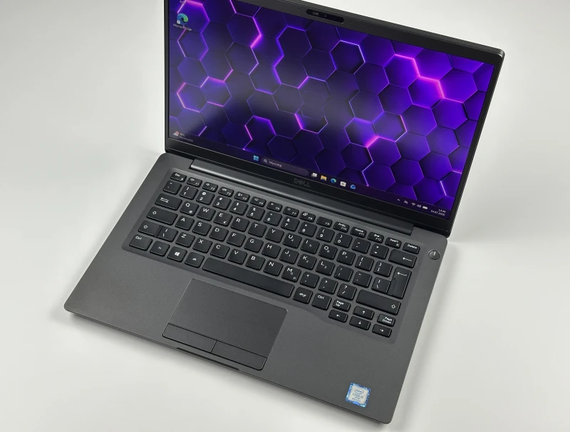 Dell Latitude 7400 - procesor i5-8365U, ekran 14" FHD. Biznesowy ultrabook z lekką obudową Carbon – idealny do pracy mobilnej i biura.