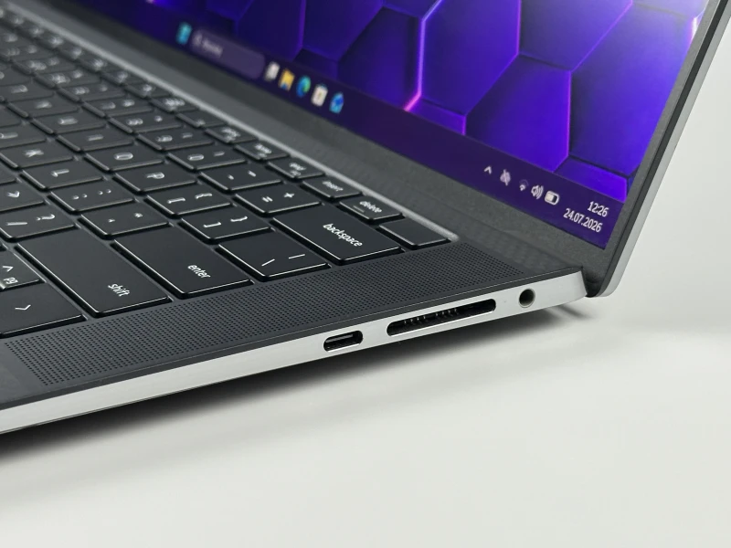 Dell Precision 5560 z i7-11850H i ekranem 15,6" FHD+. Smukła stacja robocza z klawiaturą US, czytnikiem linii papilarnych.