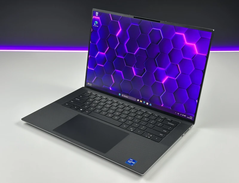 Dell Precision 5560 z i7-11850H i ekranem 15,6" FHD+. Smukła stacja robocza z klawiaturą US, czytnikiem linii papilarnych.