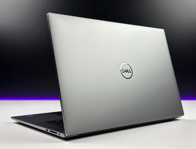 Dell Precision 5560 z i7-11850H i ekranem 15,6" FHD+. Smukła stacja robocza z klawiaturą US, czytnikiem linii papilarnych.