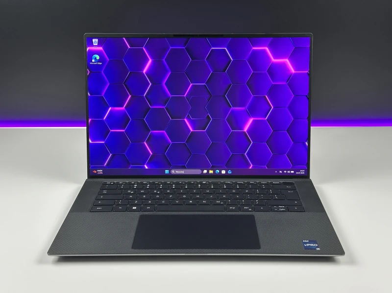 Laptop Dell Precision 5570 z i9-12900H, ekranem 15.6" FHD+ i RTX A2000. Smukła stacja robocza z czytnikiem linii papilarnych i pamięcią DDR5.