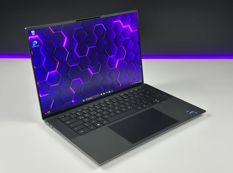 Laptop Dell Precision 5570 z i9-12900H, ekranem 15.6" FHD+ i RTX A2000. Smukła stacja robocza z czytnikiem linii papilarnych i pamięcią DDR5.