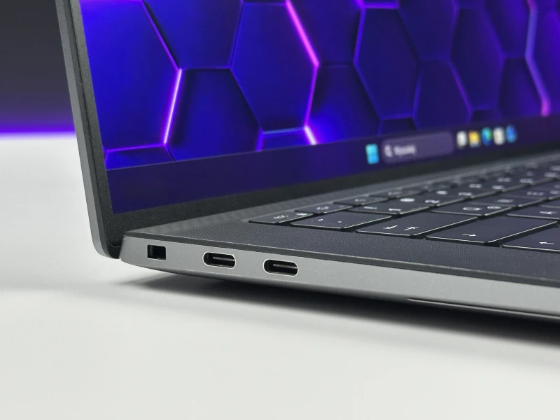Laptop Dell Precision 5570 z i9-12900H, ekranem 15.6" FHD+ i RTX A2000. Smukła stacja robocza z czytnikiem linii papilarnych i pamięcią DDR5.