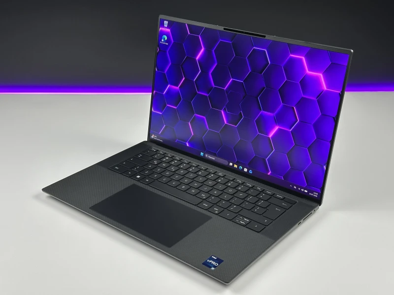 Laptop Dell Precision 5570 z i9-12900H, ekranem 15.6" FHD+ i RTX A2000. Smukła stacja robocza z czytnikiem linii papilarnych i pamięcią DDR5.