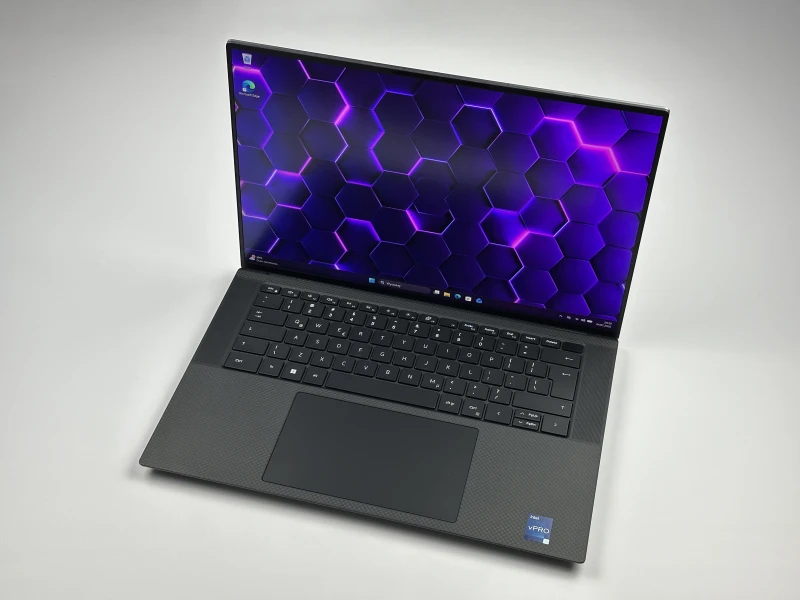 Laptop Dell Precision 5570 z i9-12900H, ekranem 15.6" FHD+ i RTX A2000. Smukła stacja robocza z czytnikiem linii papilarnych i pamięcią DDR5.