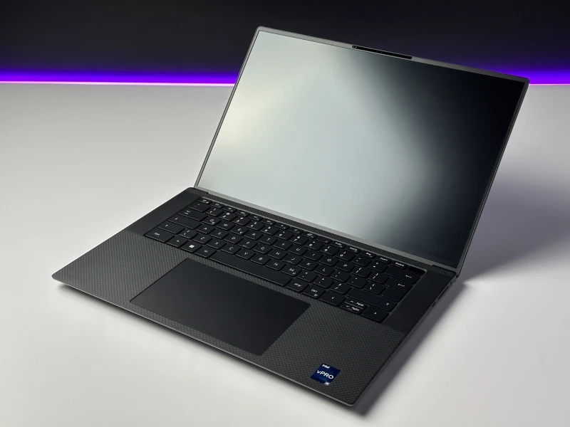 Laptop Dell Precision 5570 z i9-12900H, ekranem 15.6" FHD+ i RTX A2000. Smukła stacja robocza z czytnikiem linii papilarnych i pamięcią DDR5.