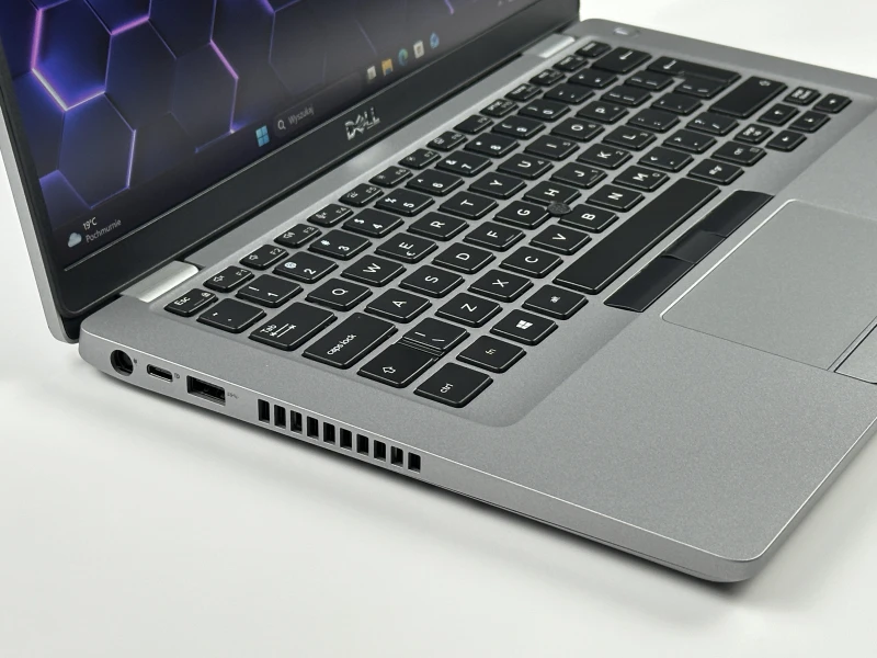 Dell Latitude 5410 z i5-10310U i dotykowym ekranem 14" FHD. Biznesowy laptop z Intel UHD Graphics, złączem USB-C i solidną konstrukcją.