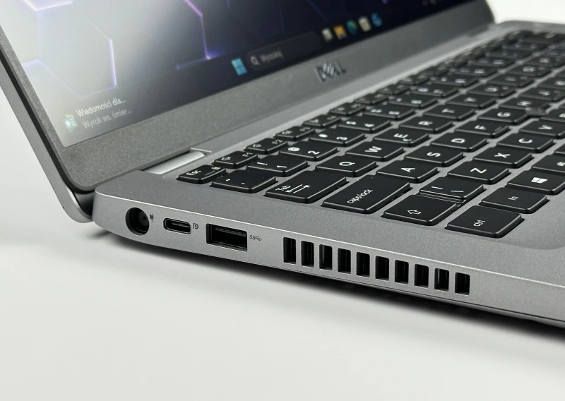 Dell Latitude 5410 z i5-10310U i dotykowym ekranem 14" FHD. Biznesowy laptop z Intel UHD Graphics, złączem USB-C i solidną konstrukcją.