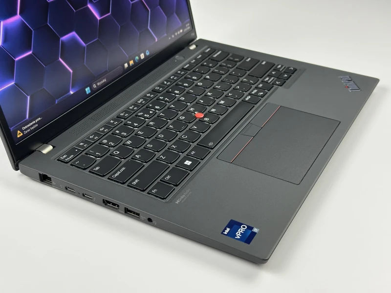 Lenovo ThinkPad T14 Gen 3 z i7-1270P, matrycą FHD+ i klawiaturą US (PL) – elegancja i moc w kompaktowej formie do pracy i zadań kreatywnych.