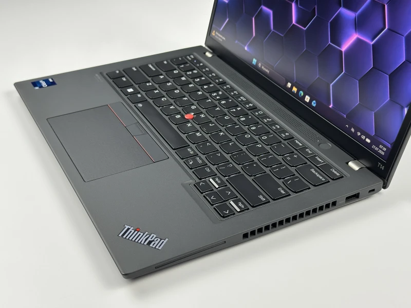 Lenovo ThinkPad T14 Gen 3 z i7-1270P, matrycą FHD+ i klawiaturą US (PL) – elegancja i moc w kompaktowej formie do pracy i zadań kreatywnych.
