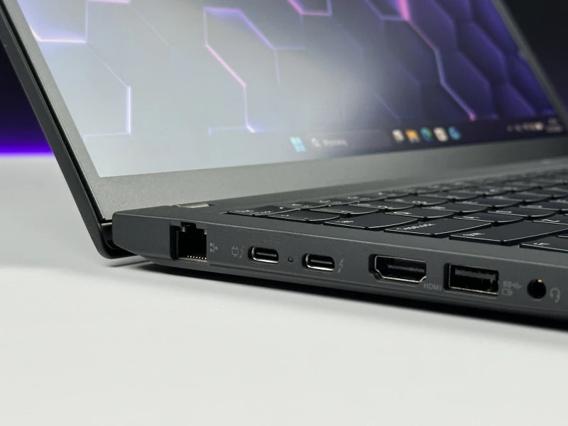 Lenovo ThinkPad T14 Gen 3 z i7-1270P, matrycą FHD+ i klawiaturą US (PL) – elegancja i moc w kompaktowej formie do pracy i zadań kreatywnych.