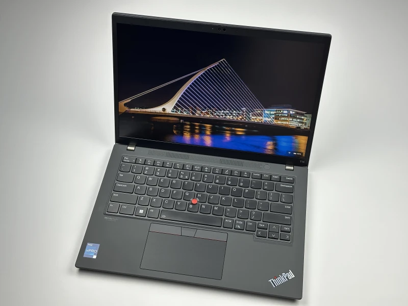 Lenovo ThinkPad T14 Gen 3 z i7-1270P, matrycą FHD+ i klawiaturą US (PL) – elegancja i moc w kompaktowej formie do pracy i zadań kreatywnych.