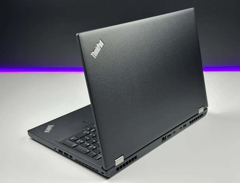 Lenovo ThinkPad P52 z i7-8850H, ekranem 15.6" FHD i Quadro P2000 (4GB). Mobilna stacja robocza do pracy w CAD i projektach 3D.
