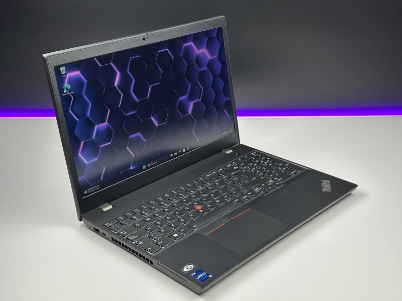 Lenovo ThinkPad P15v Gen 3 z i7-12800H, ekranem 15.6" FHD i NVIDIA T1200. Mobilna stacja robocza z pamięcią DDR5 do CAD i pracy technicznej.