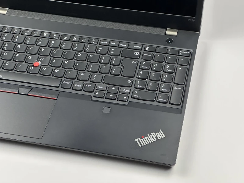 Lenovo ThinkPad P15v Gen 3 z i7-12800H, ekranem 15.6" FHD i NVIDIA T1200. Mobilna stacja robocza z pamięcią DDR5 do CAD i pracy technicznej.