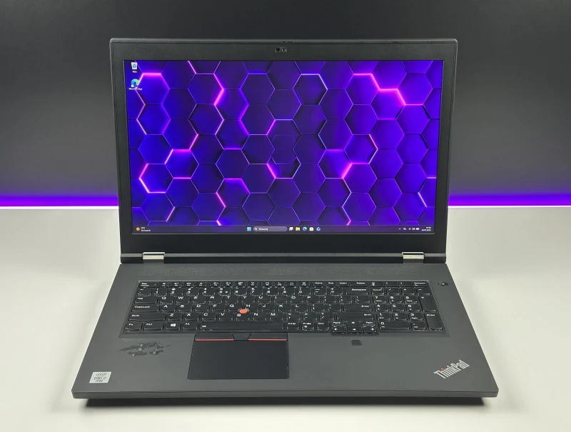 Lenovo ThinkPad P17 Gen 1 - procesor i7-10850H, ekran 17.3", Quadro RTX 3000. Stacja robocza z klawiaturą US, 4 slotami RAM i obsługą dysków M.2.