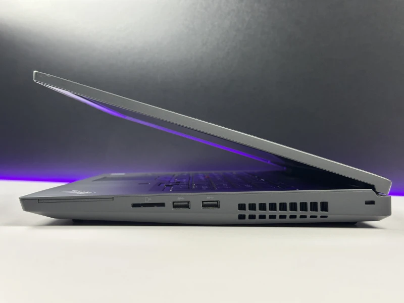 Lenovo ThinkPad P17 Gen 1 - procesor i7-10850H, ekran 17.3", Quadro RTX 3000. Stacja robocza z klawiaturą US, 4 slotami RAM i obsługą dysków M.2.