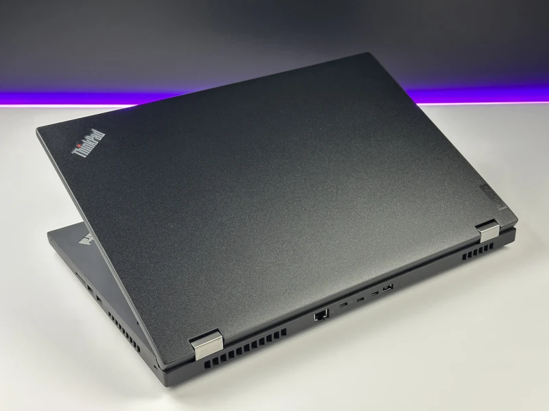 Lenovo ThinkPad P17 Gen 1 - procesor i7-10850H, ekran 17.3", Quadro RTX 3000. Stacja robocza z klawiaturą US, 4 slotami RAM i obsługą dysków M.2.