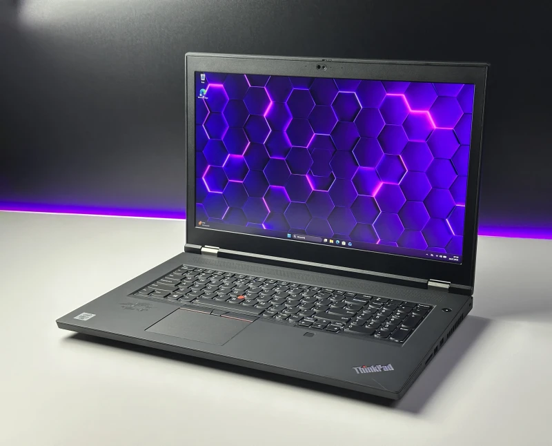 Lenovo ThinkPad P17 Gen 1 - procesor i7-10850H, ekran 17.3", Quadro RTX 3000. Stacja robocza z klawiaturą US, 4 slotami RAM i obsługą dysków M.2.