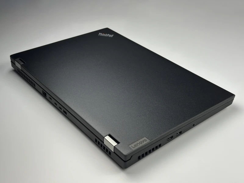 Lenovo ThinkPad P17 Gen 1 - procesor i7-10850H, ekran 17.3", Quadro RTX 3000. Stacja robocza z klawiaturą US, 4 slotami RAM i obsługą dysków M.2.