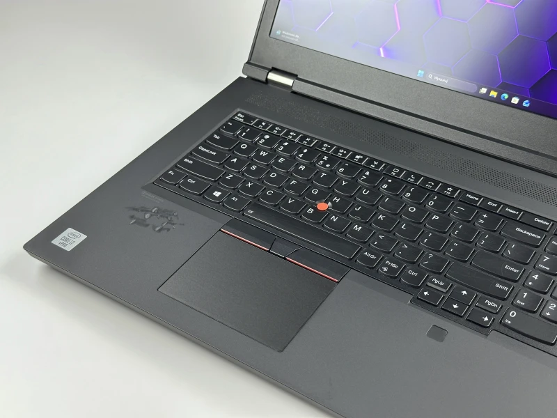 Lenovo ThinkPad P17 Gen 1 - procesor i7-10850H, ekran 17.3", Quadro RTX 3000. Stacja robocza z klawiaturą US, 4 slotami RAM i obsługą dysków M.2.