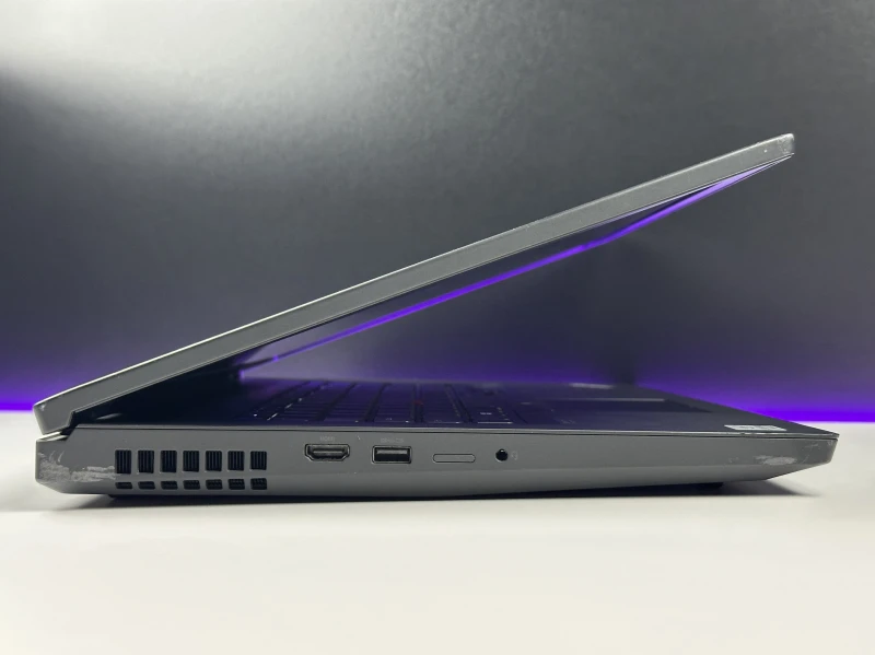 Lenovo ThinkPad P17 Gen 1 i7-10850H, 17.3" FHD, Quadro RTX 4000. Stacja robocza z klawiaturą US, 4 slotami RAM i obsługą wielu dysków M.2.
