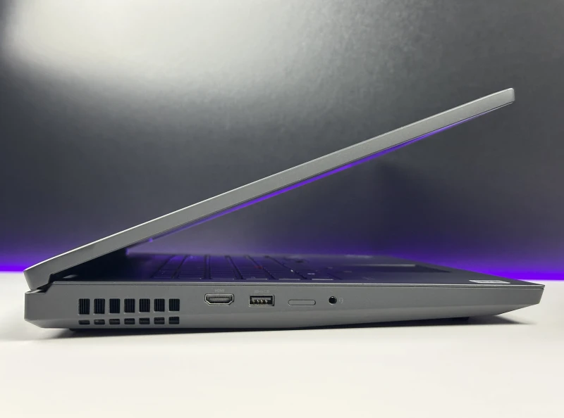 Lenovo ThinkPad P17 Gen 1 i7-10750H, Quadro T2000. Stacja robocza z mocną konstrukcją i zapasem miejsca na rozbudowę RAM oraz dysków.