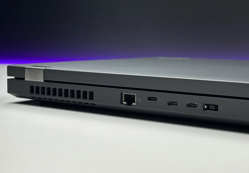Lenovo ThinkPad P17 Gen 1 i7-10750H, Quadro T2000. Stacja robocza z mocną konstrukcją i zapasem miejsca na rozbudowę RAM oraz dysków.