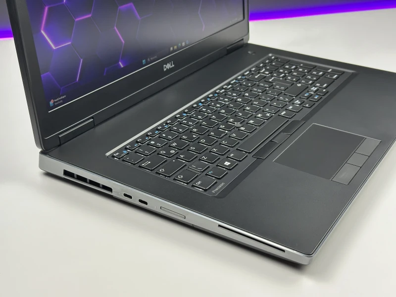 Dell Precision 7730 i7-8750H, ekran 17.3" FHD, Quadro P3200 (6GB). Mobilna stacja robocza z 4 slotami RAM i miejscem na rozbudowę dysków M.2.