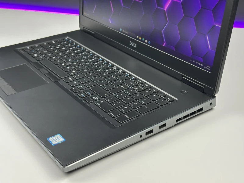 Dell Precision 7730 i7-8750H, ekran 17.3" FHD, Quadro P3200 (6GB). Mobilna stacja robocza z 4 slotami RAM i miejscem na rozbudowę dysków M.2.