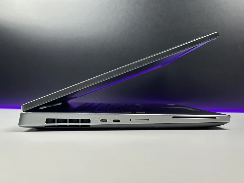 Dell Precision 7730 i7-8750H, ekran 17.3" FHD, Quadro P3200 (6GB). Mobilna stacja robocza z 4 slotami RAM i miejscem na rozbudowę dysków M.2.