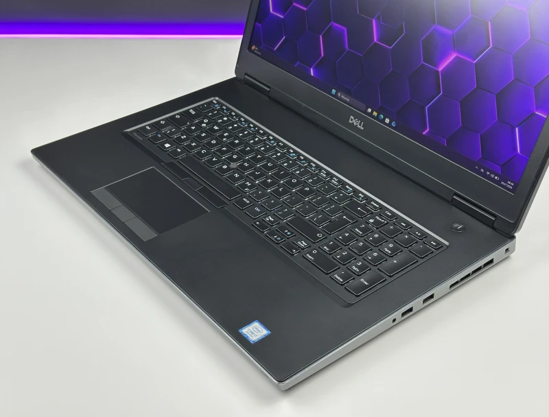 Dell Precision 7730 i7-8750H, ekran 17.3" FHD, Quadro P3200 (6GB). Mobilna stacja robocza z 4 slotami RAM i miejscem na rozbudowę dysków M.2.