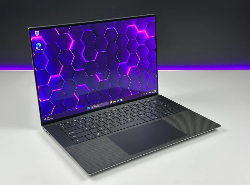 Dell Precision 5570 z i7-12800H, 15.6" 3.5K OLED i RTX A2000. Smukła stacja robocza z klawiaturą US, DDR5 i ekranem o wysokim kontraście.