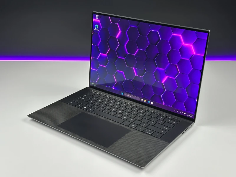Dell Precision 5570 z i7-12800H, 15.6" 3.5K OLED i RTX A2000. Smukła stacja robocza z klawiaturą US, DDR5 i ekranem o wysokim kontraście.
