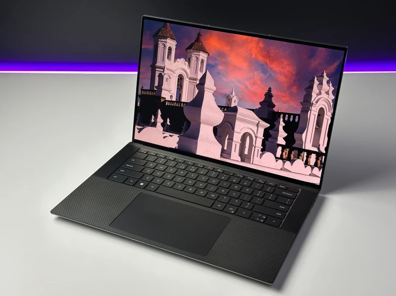 Dell Precision 5570 z i7-12800H, 15.6" 3.5K OLED i RTX A2000. Smukła stacja robocza z klawiaturą US, DDR5 i ekranem o wysokim kontraście.