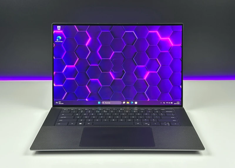 Dell Precision 5570 z i7-12800H, 15.6" 3.5K OLED i RTX A2000. Smukła stacja robocza z klawiaturą US, DDR5 i ekranem o wysokim kontraście.