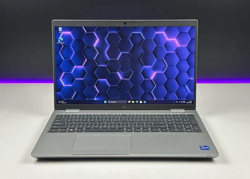 Dell Latitude 5521 z i7-11850H, ekranem 15.6" FHD i klawiaturą US. Wydajny laptop biznesowy z procesorem serii H i obsługą Thunderbolt 4.