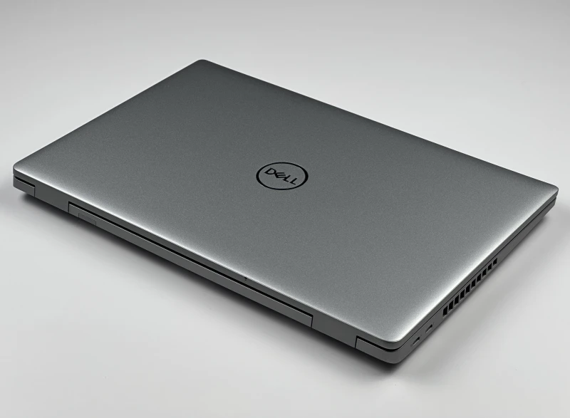Dell Latitude 5521 z i7-11850H, ekranem 15.6" FHD i klawiaturą US. Wydajny laptop biznesowy z procesorem serii H i obsługą Thunderbolt 4.