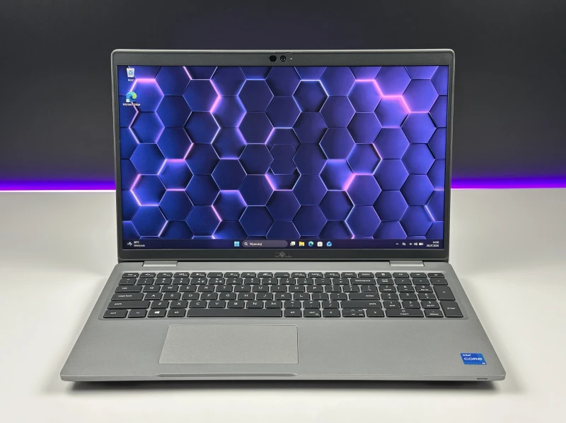 Dell Latitude 5520 i5-1135G7, 15.6" FHD, modem LTE. Biznesowy laptop z Intel Iris Xe i portami Thunderbolt 4 do wygodnej pracy mobilnej.