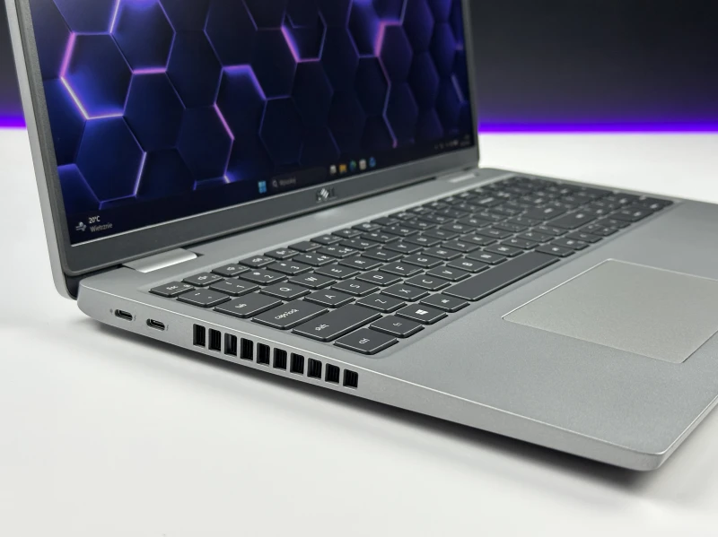 Dell Latitude 5520 i5-1135G7, 15.6" FHD, modem LTE. Biznesowy laptop z Intel Iris Xe i portami Thunderbolt 4 do wygodnej pracy mobilnej.