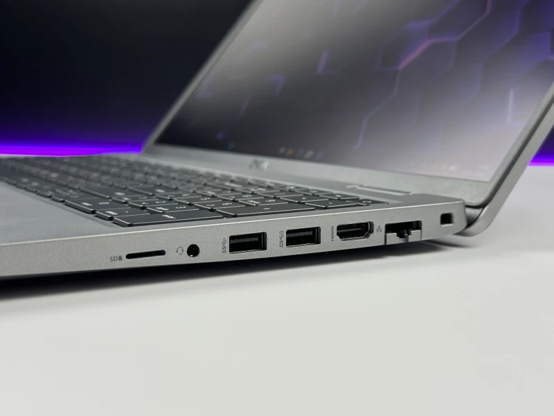 Dell Latitude 5520 i5-1135G7, 15.6" FHD, modem LTE. Biznesowy laptop z Intel Iris Xe i portami Thunderbolt 4 do wygodnej pracy mobilnej.