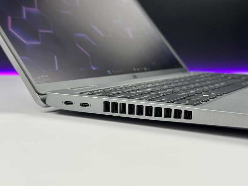 Dell Latitude 5520 i5-1135G7, 15.6" FHD, modem LTE. Biznesowy laptop z Intel Iris Xe i portami Thunderbolt 4 do wygodnej pracy mobilnej.