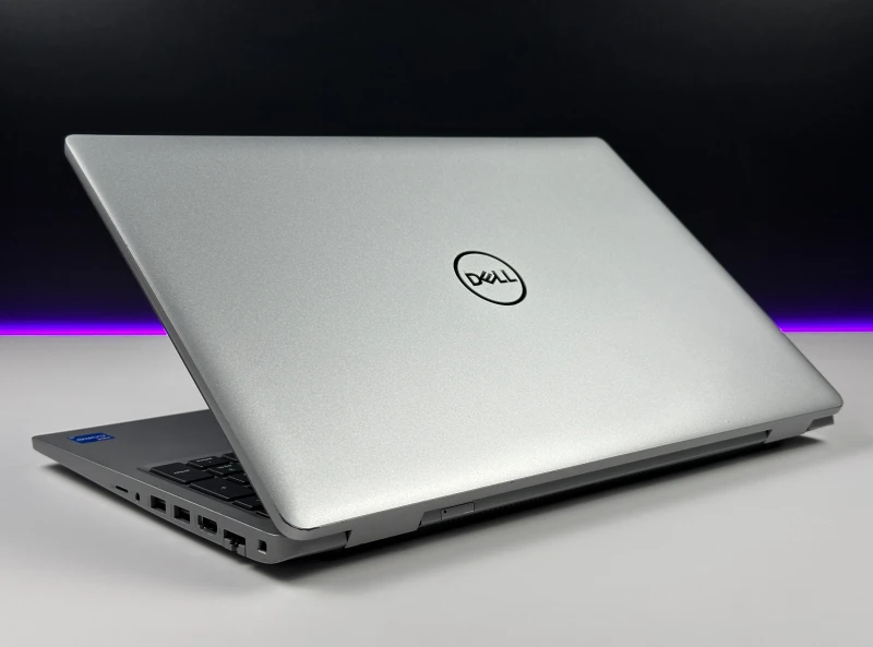Dell Latitude 5520 i5-1135G7, 15.6" FHD, modem LTE. Biznesowy laptop z Intel Iris Xe i portami Thunderbolt 4 do wygodnej pracy mobilnej.